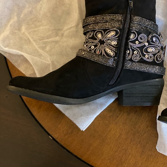 Midnight Dream Boots - Picture 9 of 17